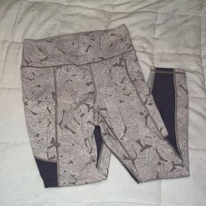 Athleta leggings size medium with pockets
